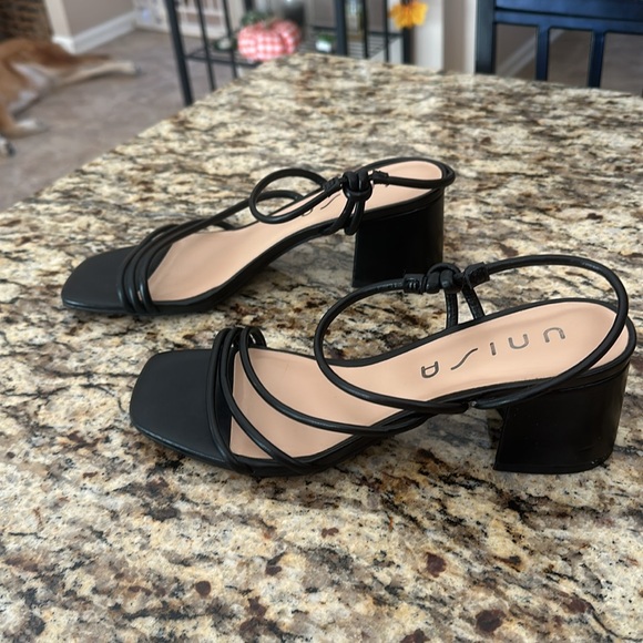 Black strap shoes in size 8M - Picture 3 of 4